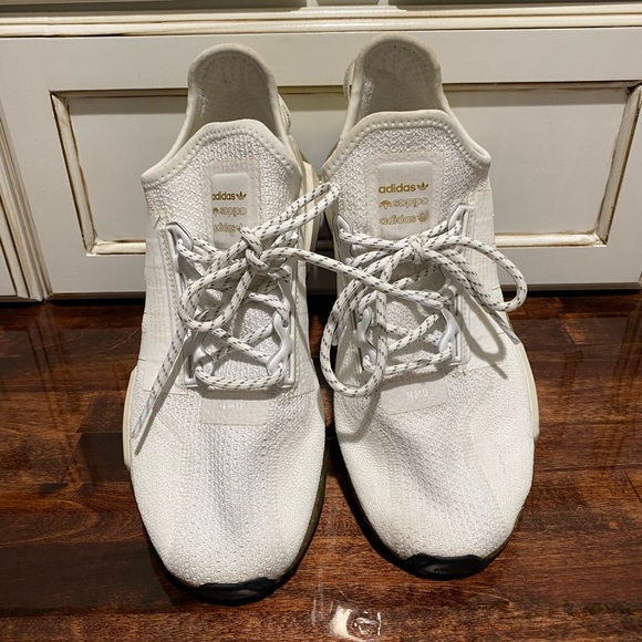 Size 9 - adidas NMD_R1 V2 Gold Boost W - Picture 1 of 11